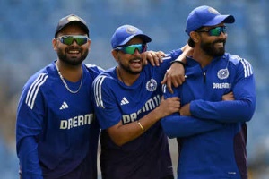 Gavaskar Calls for Kuldeep Yadav's Inclusion in Second Test Amid Bumrah Fitness Concerns