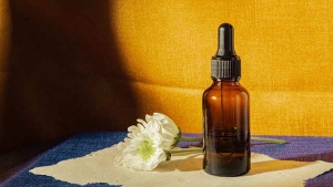 Hair Oil vs. Hair Serum: Which Hair Product is Right for You? A Comprehensive Guide