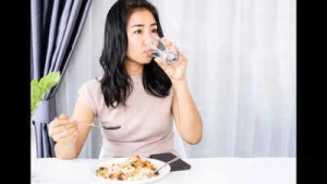 Excessive Water Intake During Meals: Risks to Digestion and How to Hydrate Properly