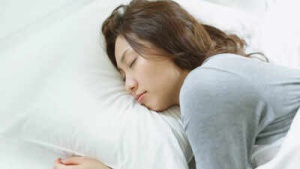 Sleep Creases: Are Your Pillow Marks a Sign of Premature Skin Aging?