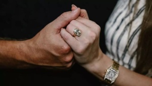 Taylor Swift and Travis Kelce Engaged: A Mansion Fit for a Power Couple? A Look at Their Real Estate Empires